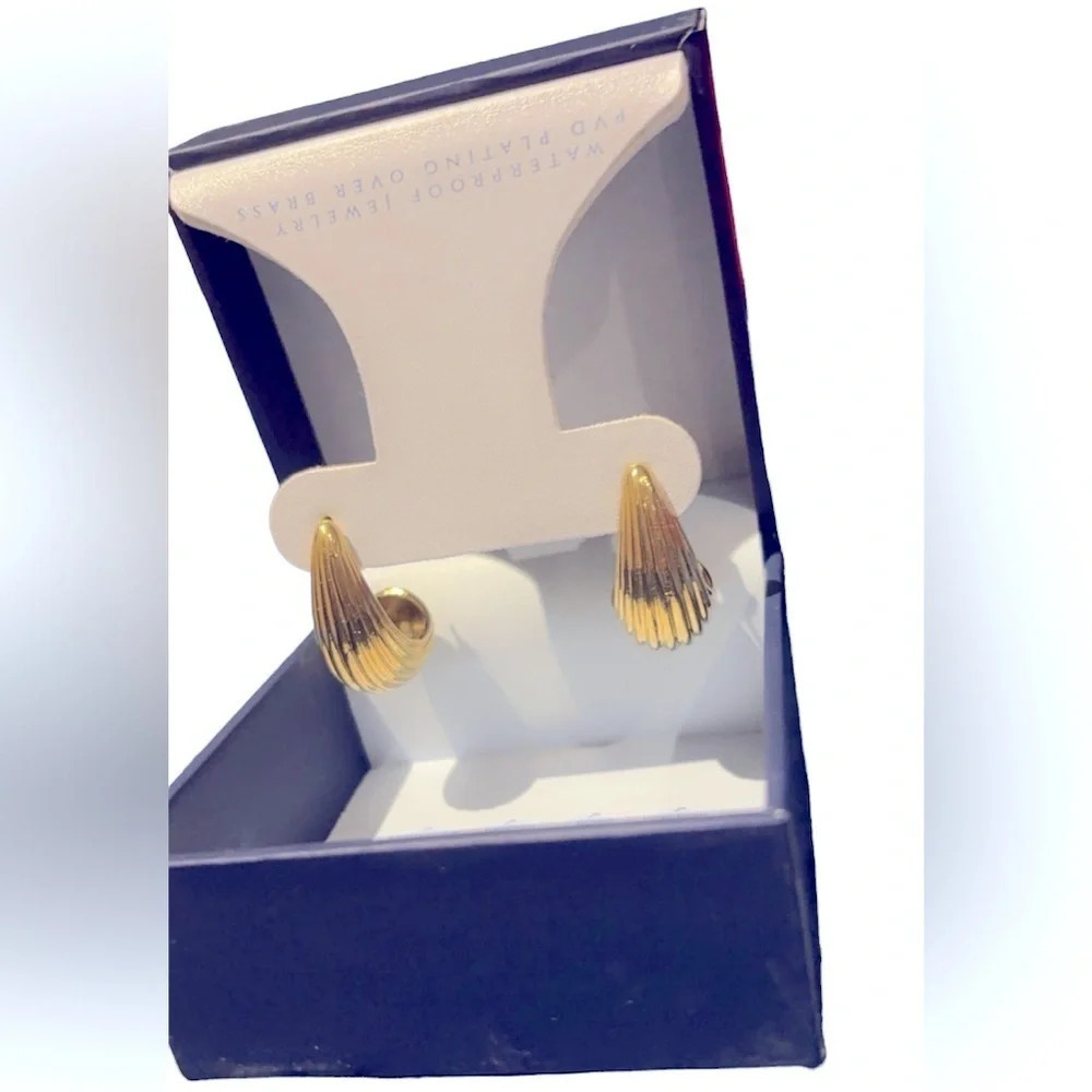 Vintage Bootehgah style Flutter brushed gold tone  Dome Earrings with box
